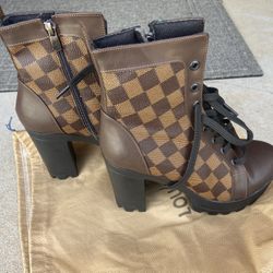 LV Boots Size 8