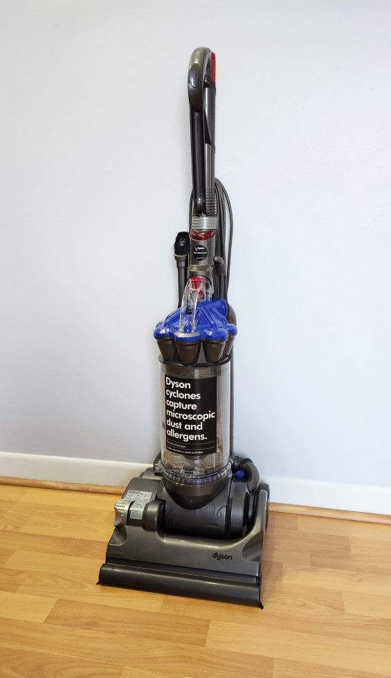 Dyson DC33 Cyclone Vacuum Works Well