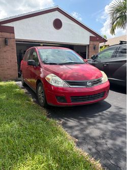 Nissan versa 2011 automatic, 5D