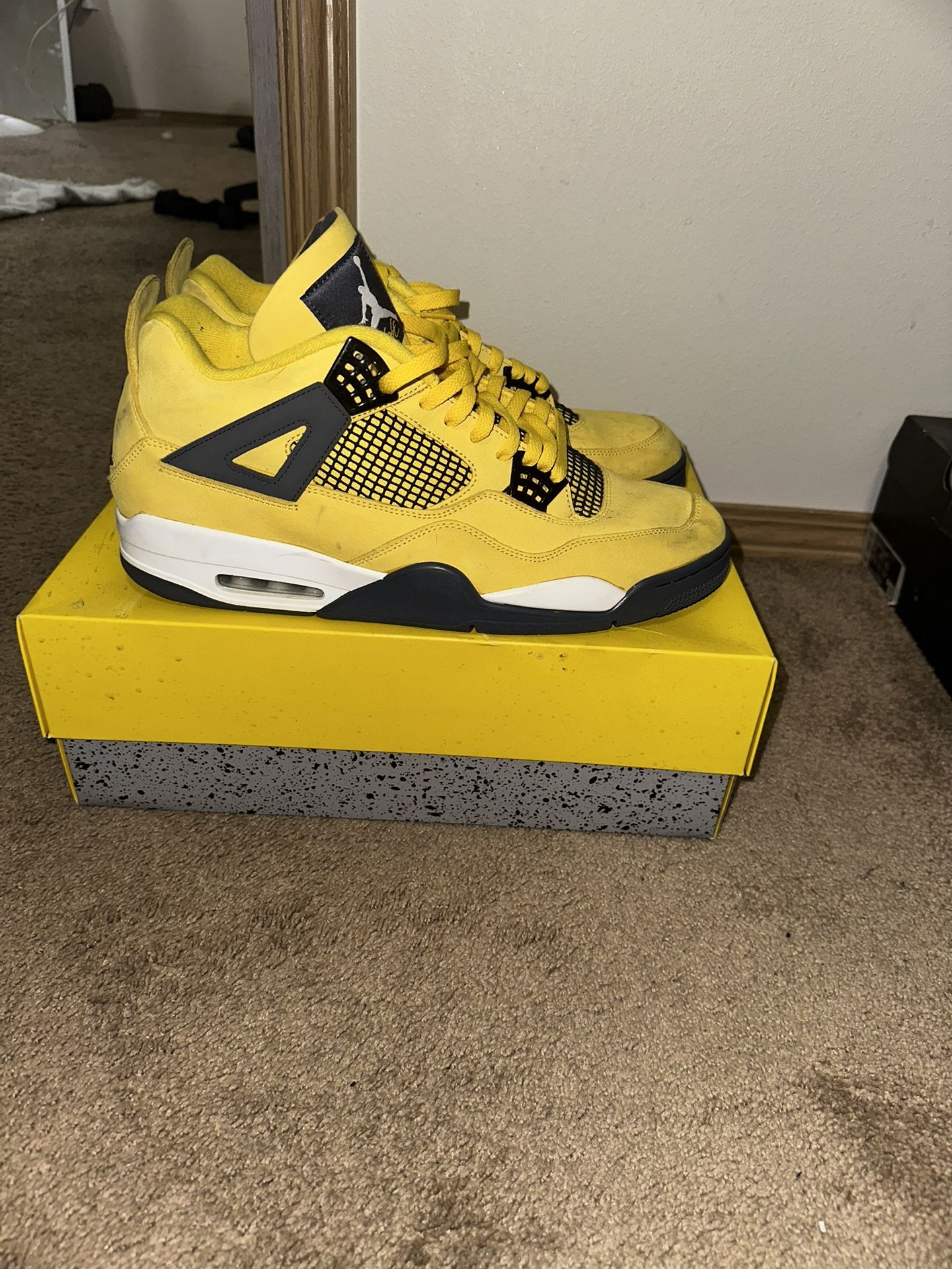 jordan lighting 4s