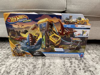 Brand New Hot Wheels RacerVerse Jurassic World Blue's Raptor Rush Track Set. 