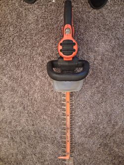 Black+Decker 20in Cordless Hedge Trimmer