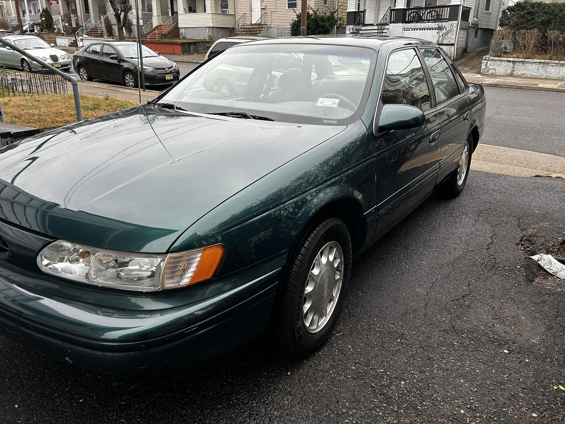 Ford Taurus Year 1995