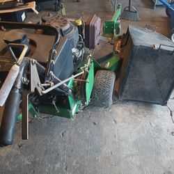 36 jhondeer lawn mower