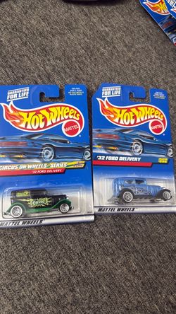 Hot Wheels '32 Ford Delivery 2-Car Lot