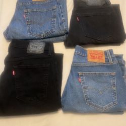 Levi’s Jean Size 33x30                               J