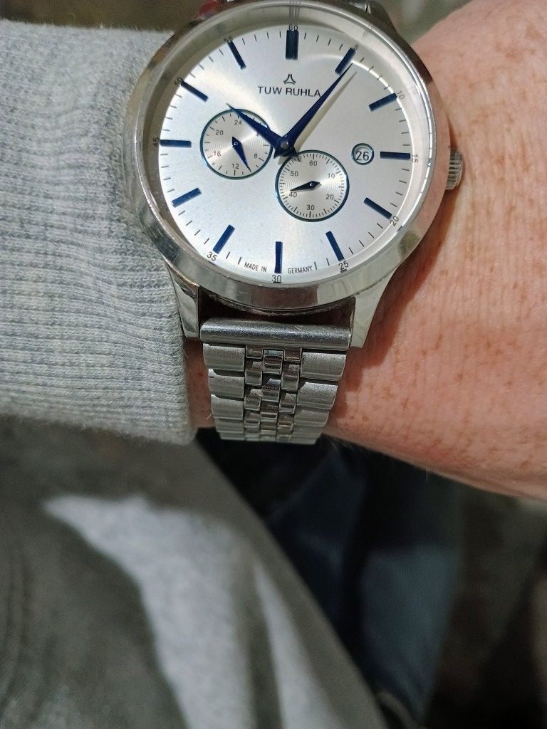 TUW RUHLA MENS WRIST WATCH WHITE/METALLIC BLUE