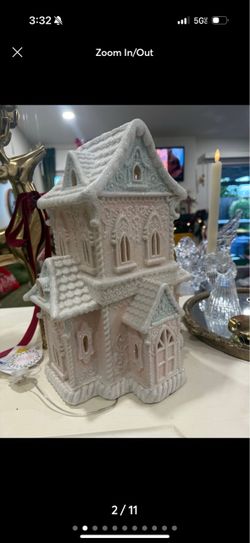 Light Up Victorian Style Pink Gingerbread House Christmas Winter Holiday RAZ