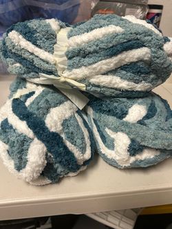 Soft Chenille Green White Swirl Yadn Chunk