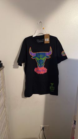 New Chicago Bulls Women’s Black T-shirt Size Medium M Windy City Hardwood Classics 