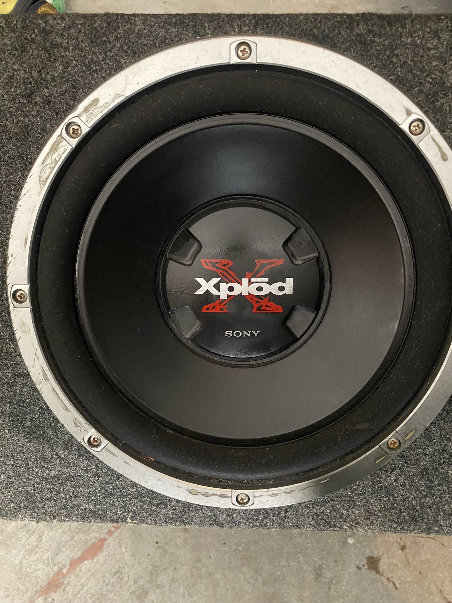 Sony xplod Subwoofer With Enclosure 