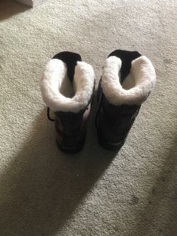 Snow boots