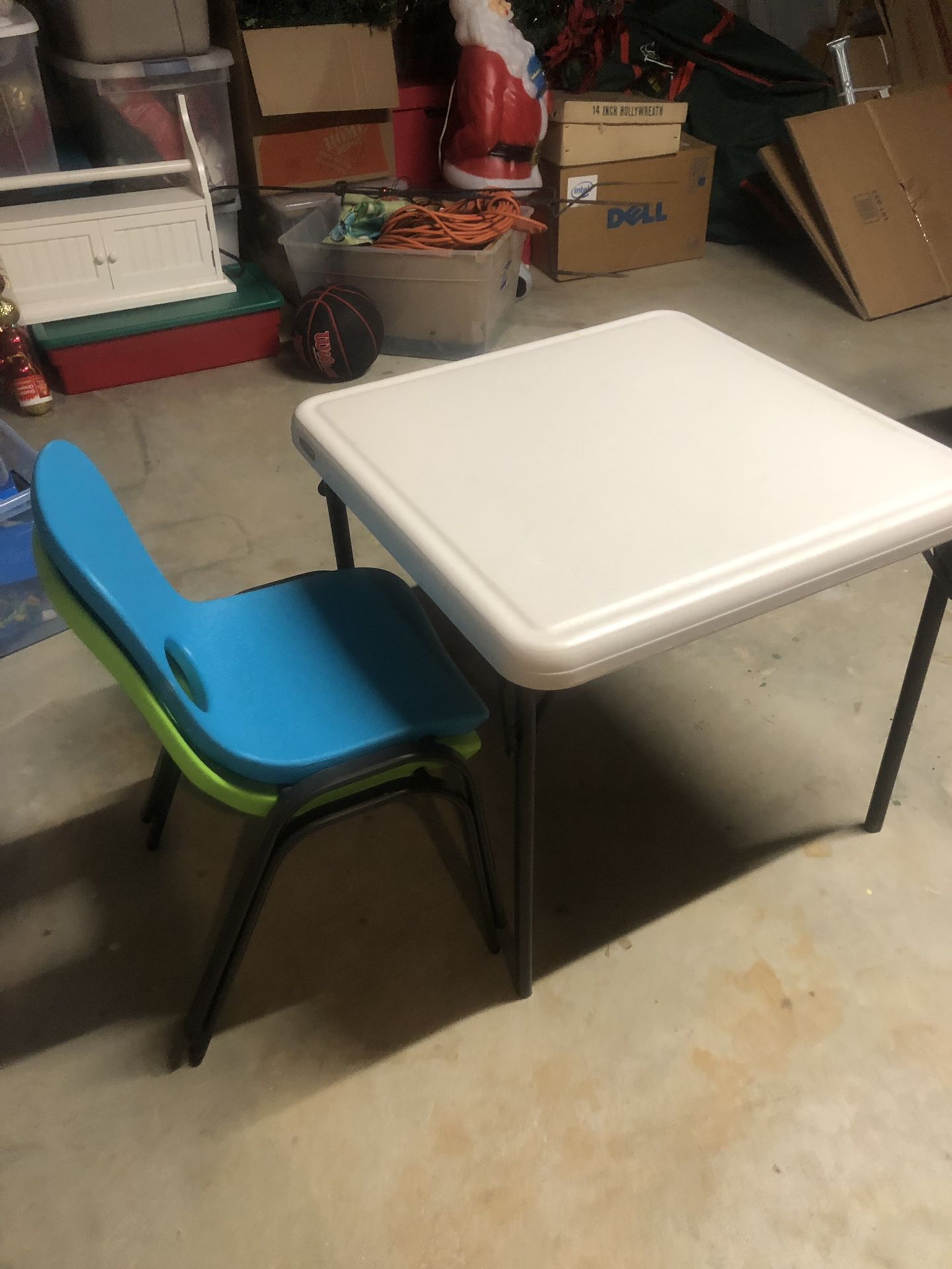 Kid’s table with 2 chairs