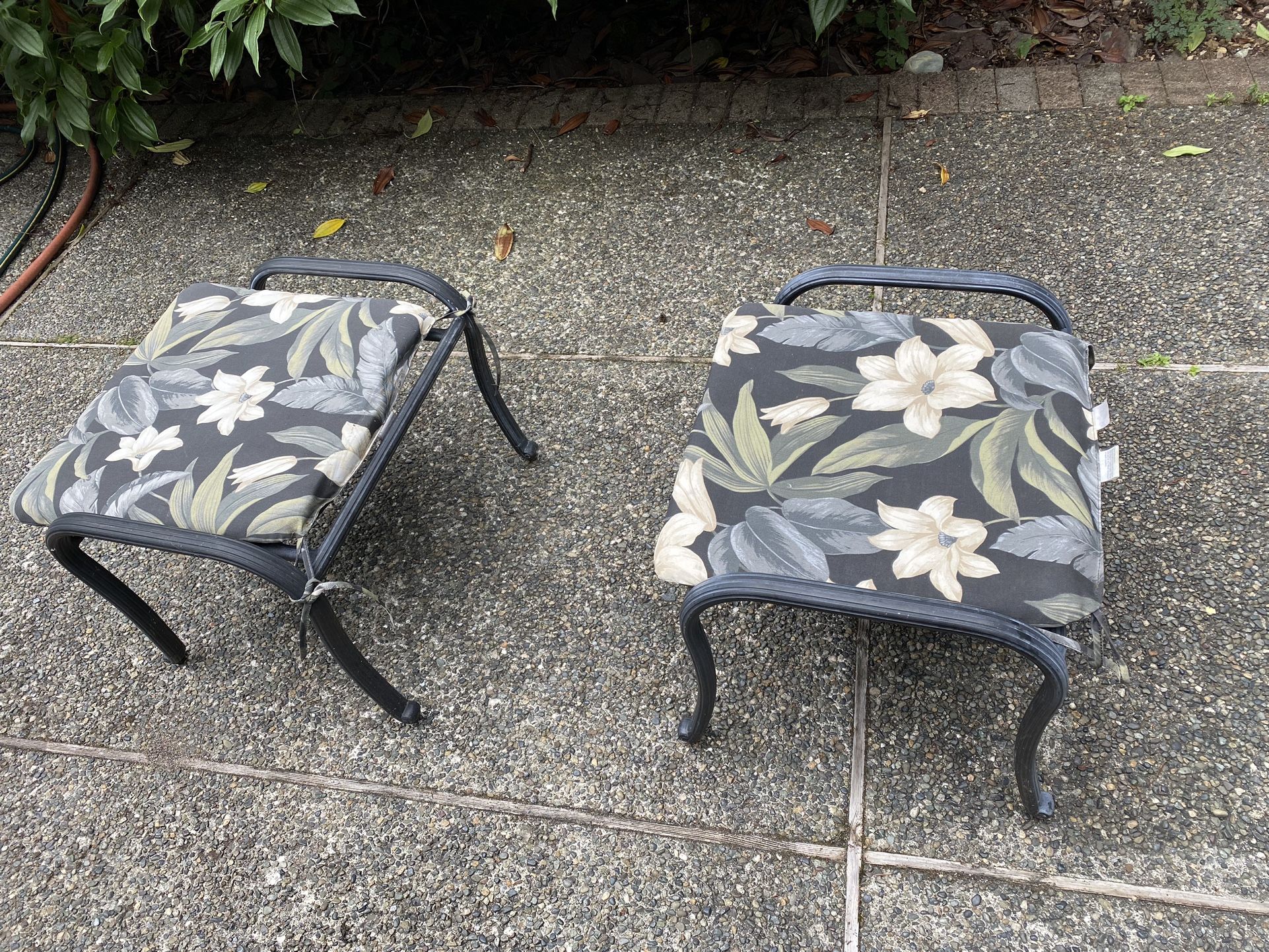 Outdoor Patio Chairs, Stools and Table for Sale in Issaquah, WA OfferUp