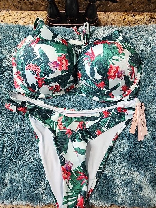 Womens New Victoria Secret Push Up Bikini Size 34DD and Medium Bottoms