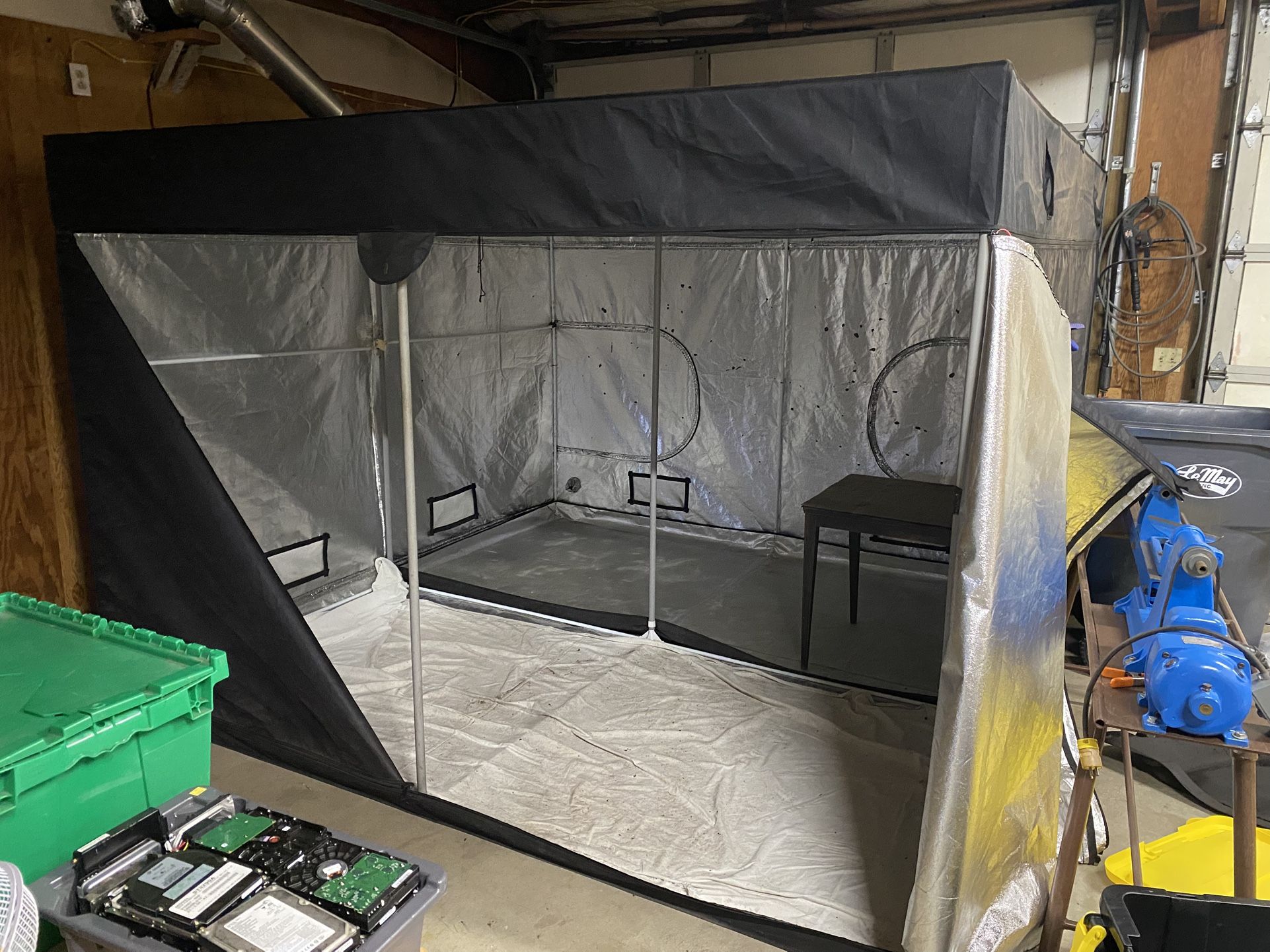 10 Foot By 10 Foot By 6.5 Feet Grow Tent