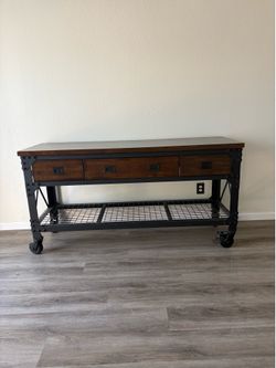 Credenza/Sideboard/Buffet/Media Console
