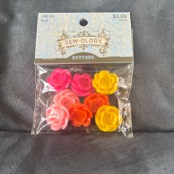 New Sew•ology 8 Piece Flower Buttons