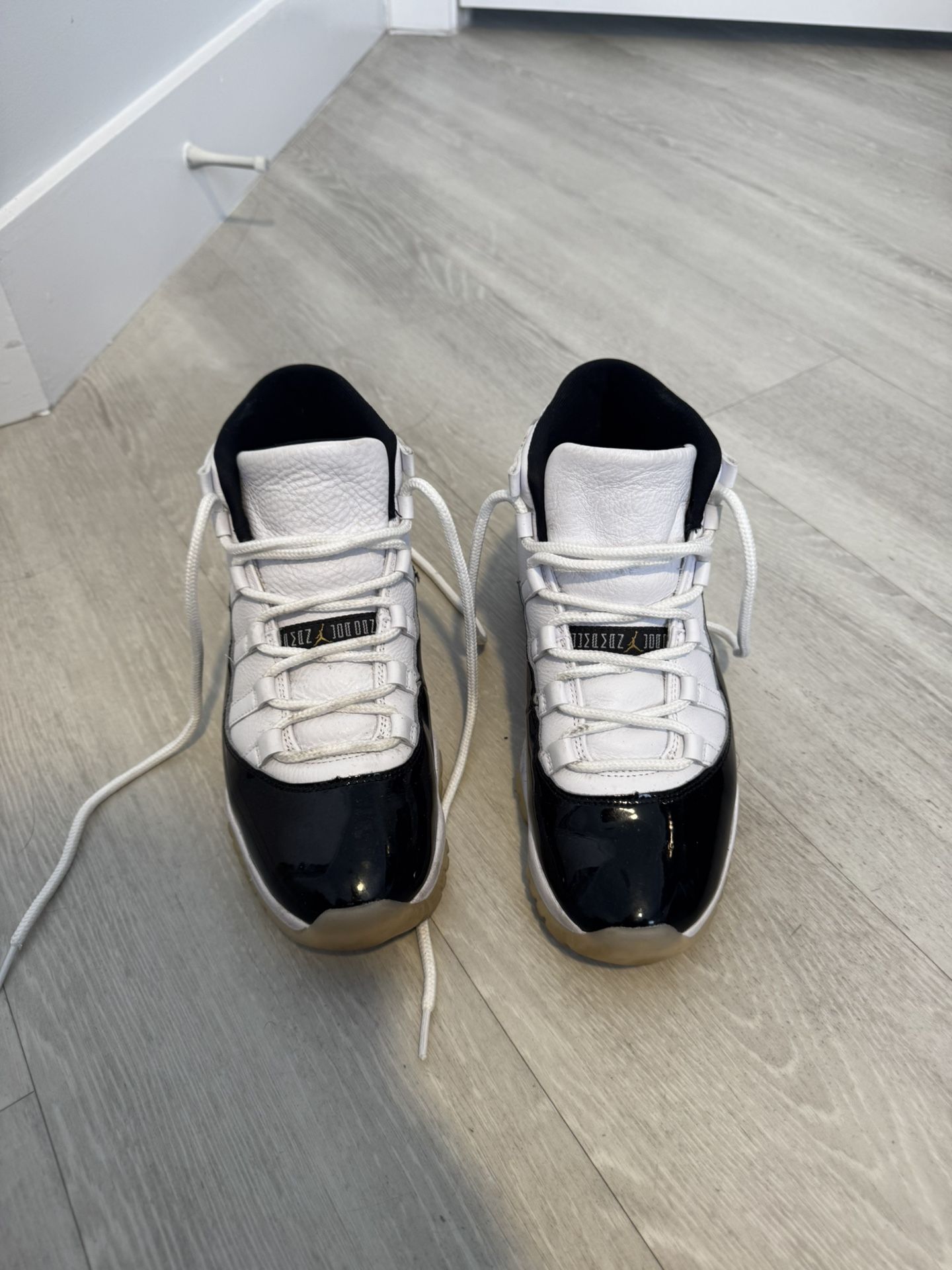 barely used jordan 11 WITH BOX