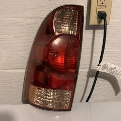 2006 Toyota Tacoma Break Light