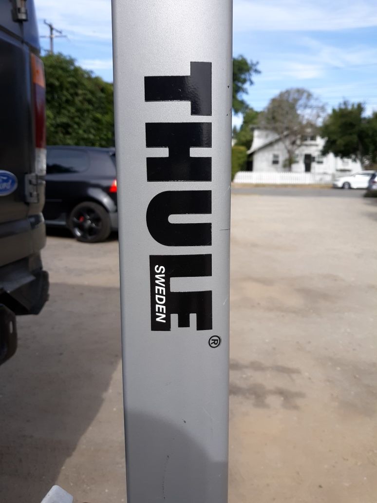 Thule aero 3 bike hitch rack. receiver 1"or 2"
