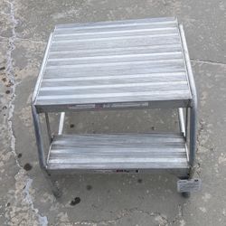 TRI-ARC STEP STOOL:  1.7 Ft Overall Ht,350 OLb Load Cap,Aluminum,1.7 ft Standing Ht, Mfr. Model WLAR002244-D4