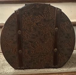 DECORATIVE ACCENT PIECE BOX
