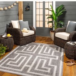 Livabliss Shuppo Indoor/ Outdoor Scrollwork Area Rug Option: 7'10" x 10' 