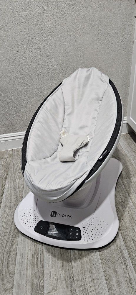 4Moms Mamaroo Baby Swing Rocker (*NEEDS ADAPTER + Mobile)