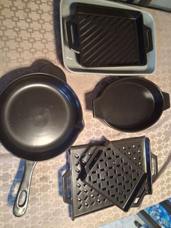 Cast Iron Skillet, Bakeware & Grilling Pan Collection (Multiple Pieces)
