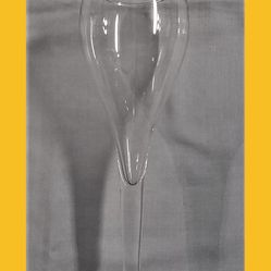 

Champagne tulip crystal glass 8.5” high 2.5” diameter 2 in set-
