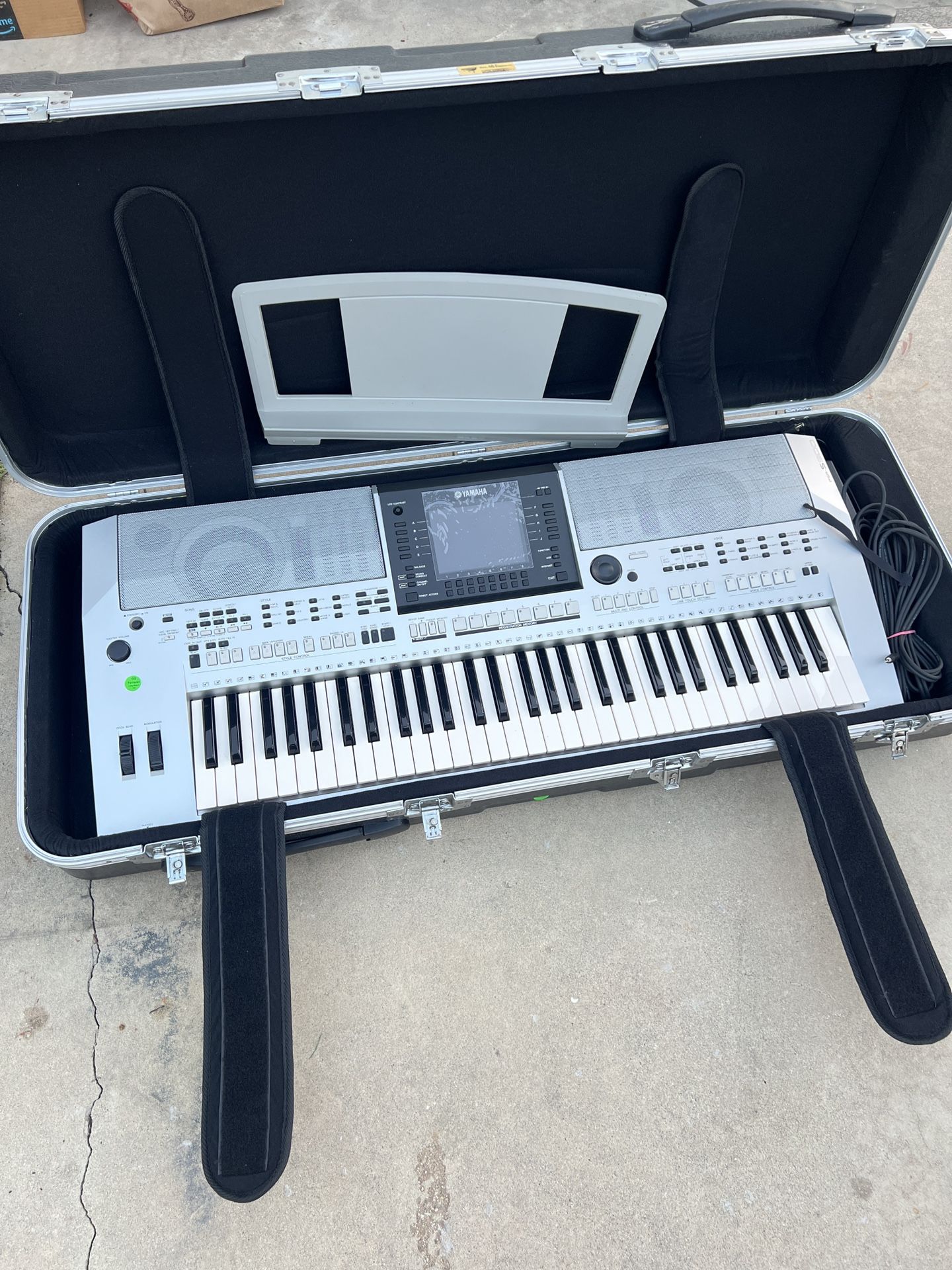 Yamaha PSR - s900 With Hard shell Case