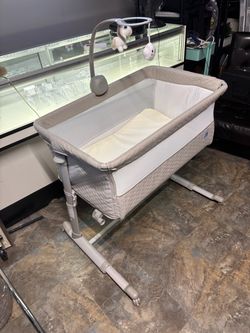 Cloud baby bassinet