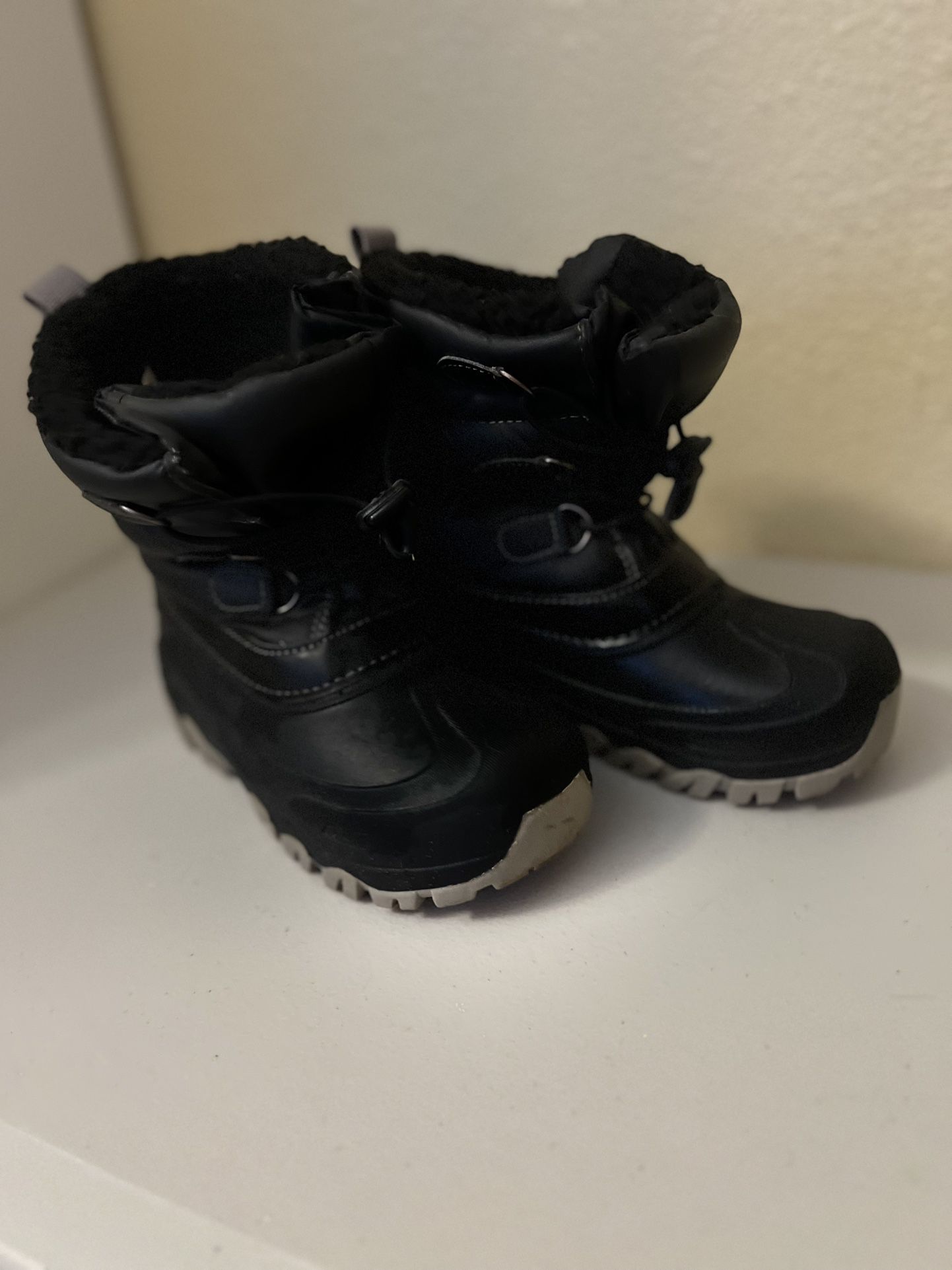 Kids, Boys, Girls Snow Boots Size 4