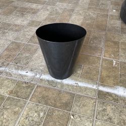 Small 1.37 Gallon Trash Can