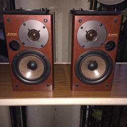 High-end Onkyo Bookshelf speakers