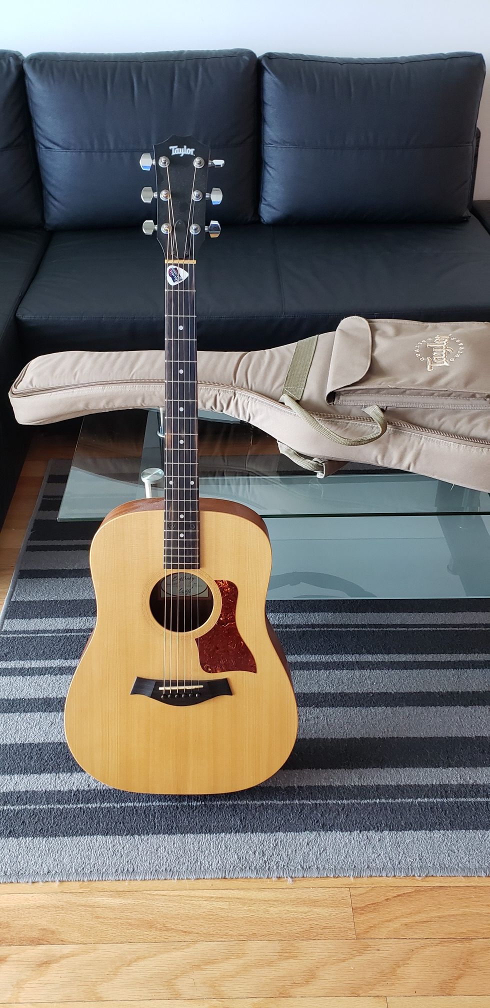 TAYLOR acoustic guitar LIKE NEW, Price is Firm at $300