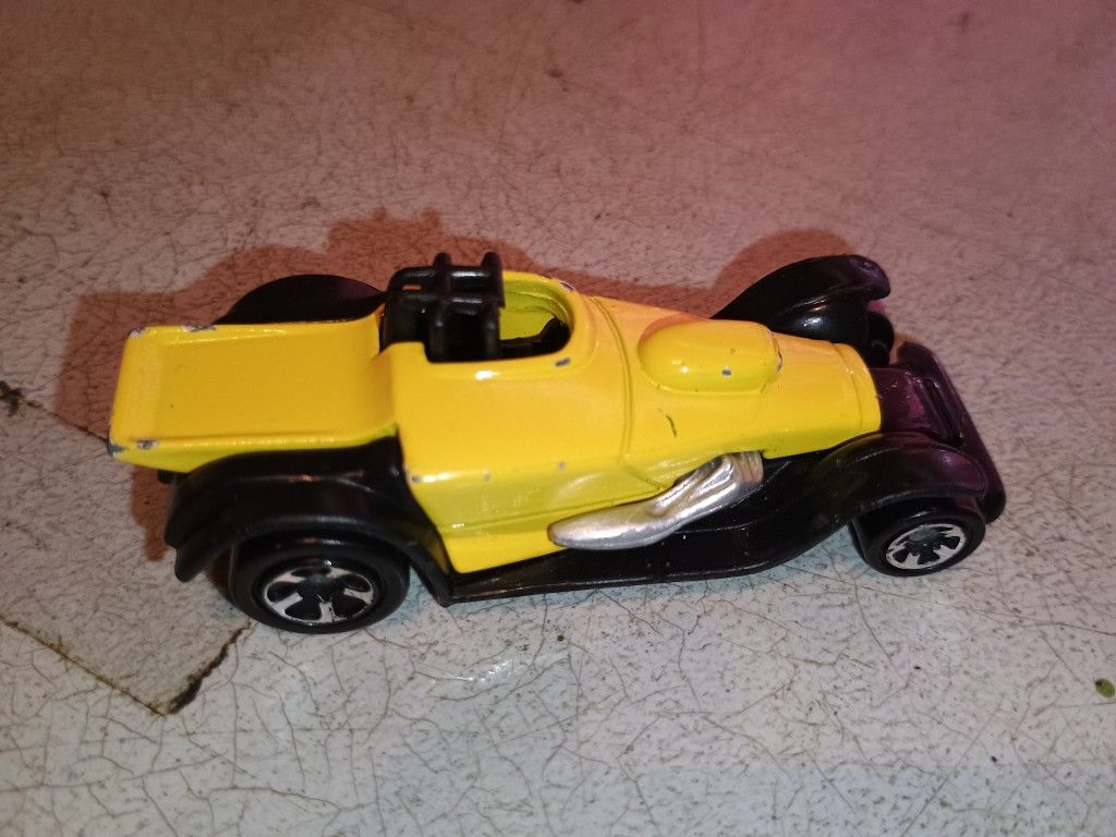 Hot Wheels - 2002 McDonald's Happy Meal, Roadster (Yellow)