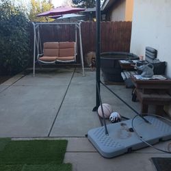 Basketball Hoop Great Condition! $25 Or Make An Offer! 