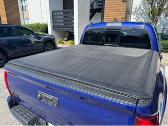 Toyota Tacoma soft bed cover (5 foot bed)