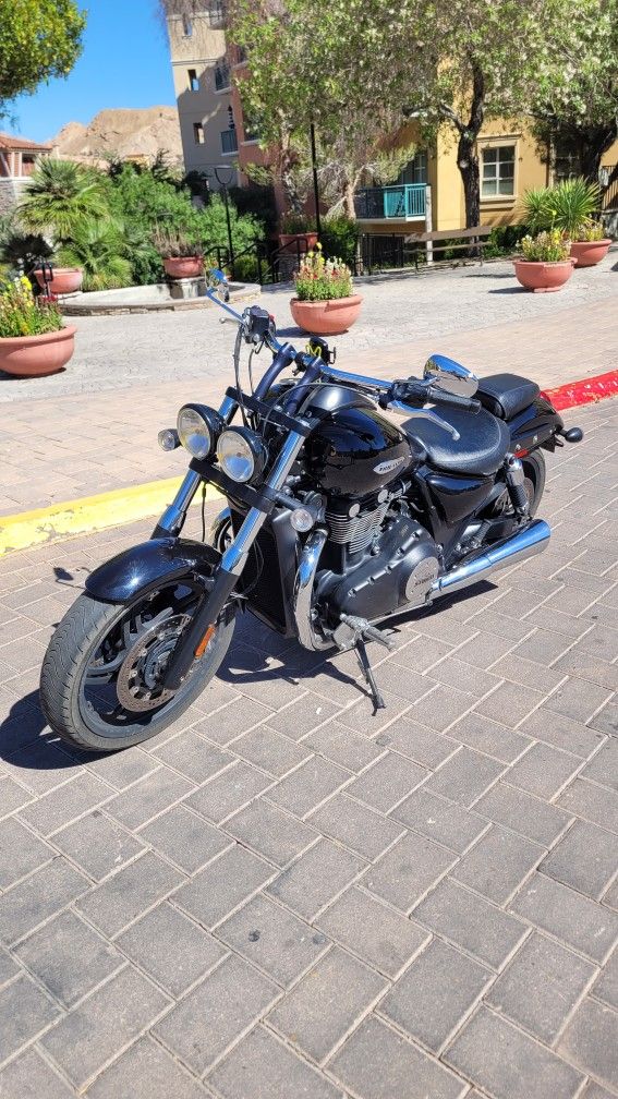 2013 Triumph Thunderbird Storm