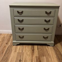 Beautiful Solid Wood Small 4 Drawer Dresser