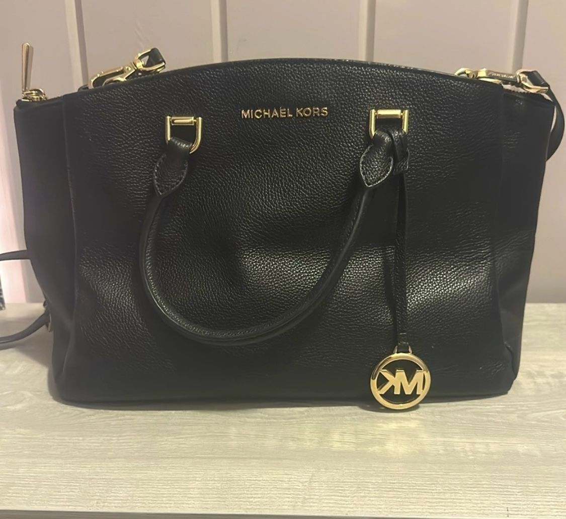 Michael Kors Savannah LG Black Pebbled Leather Satchel EUC