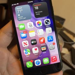 Unlocked iPhone SE 3rd Gen - 100% Battery
