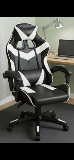 Comfy adjustable gaming chair