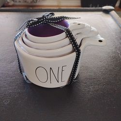Rae Dunn Measuring cups