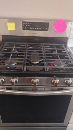 Nice Samsung stainless steel gas range , oven doesn’t work , broil works just fine