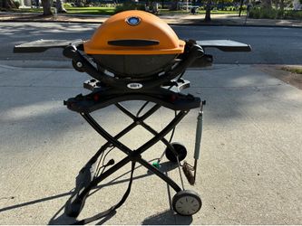 WEBER Q 1200 GAS GRILL