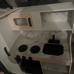 Play kitchen 