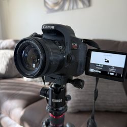 Canon T7i W/Tripod & Rode Mic